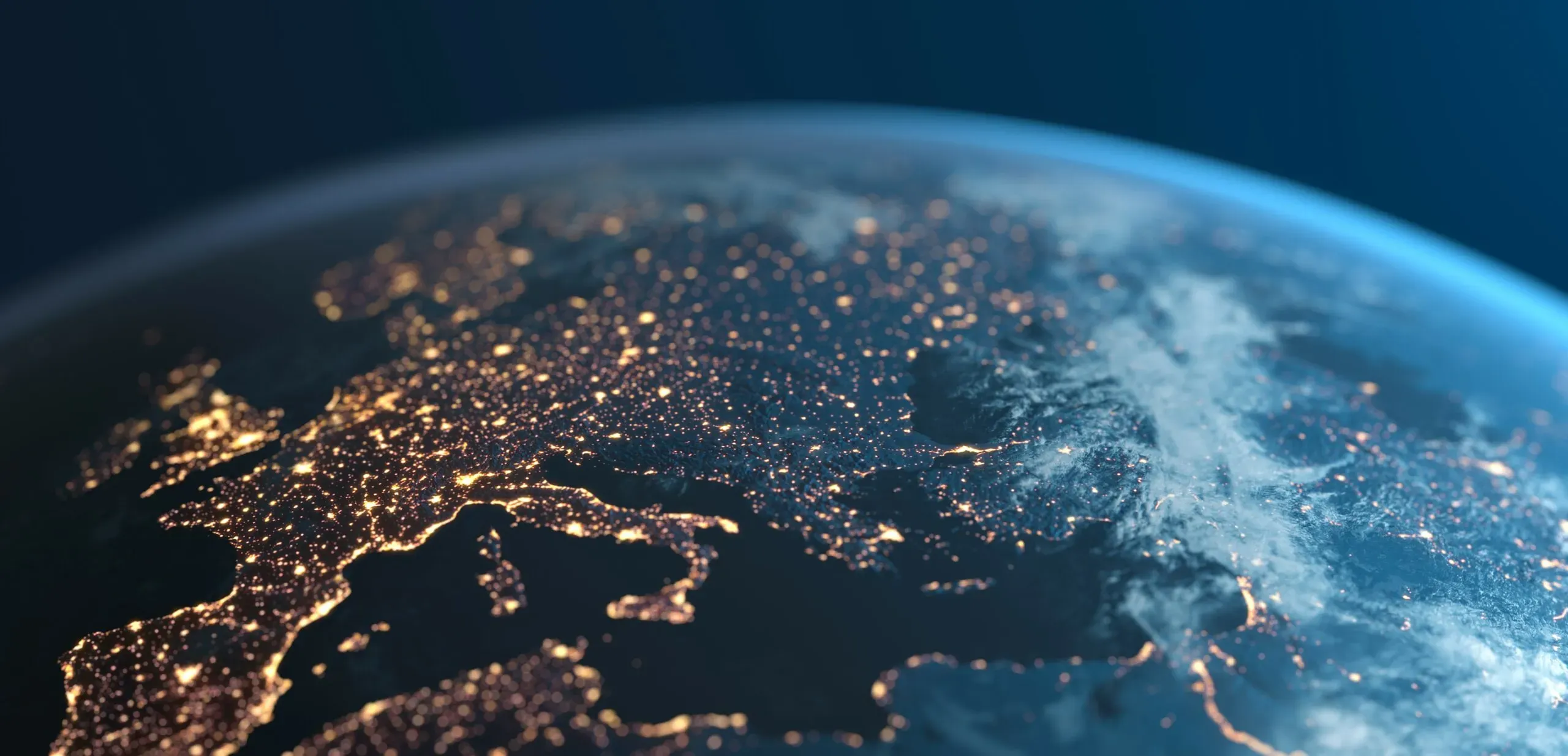 Widok Ziemi z kosmosu nocą z widocznymi światłami miast – ilustracja do sekcji rankingi i międzynarodowe wyróżnienia kancelarii KRK.